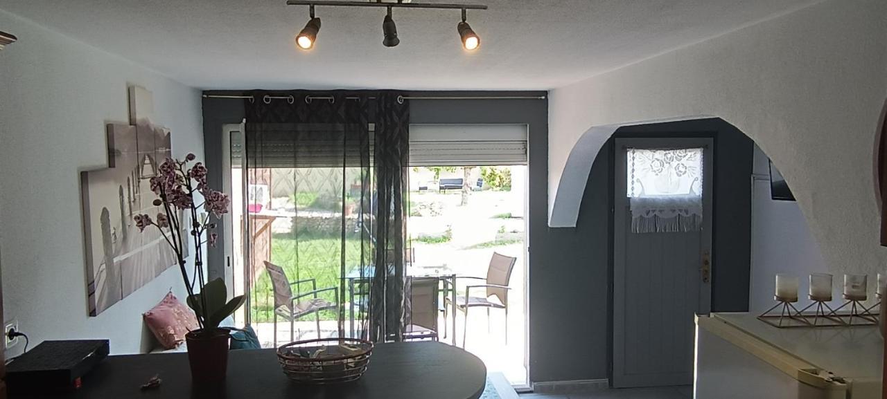 Charmante Maison Avec Piscine Anneyron Extérieur photo